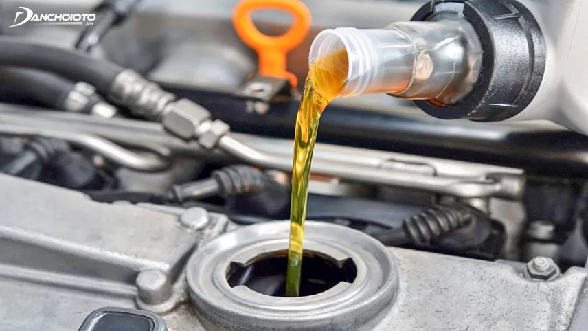 Những nguyên tắc thay dầu động cơ ô tô phải biết để không hại xe