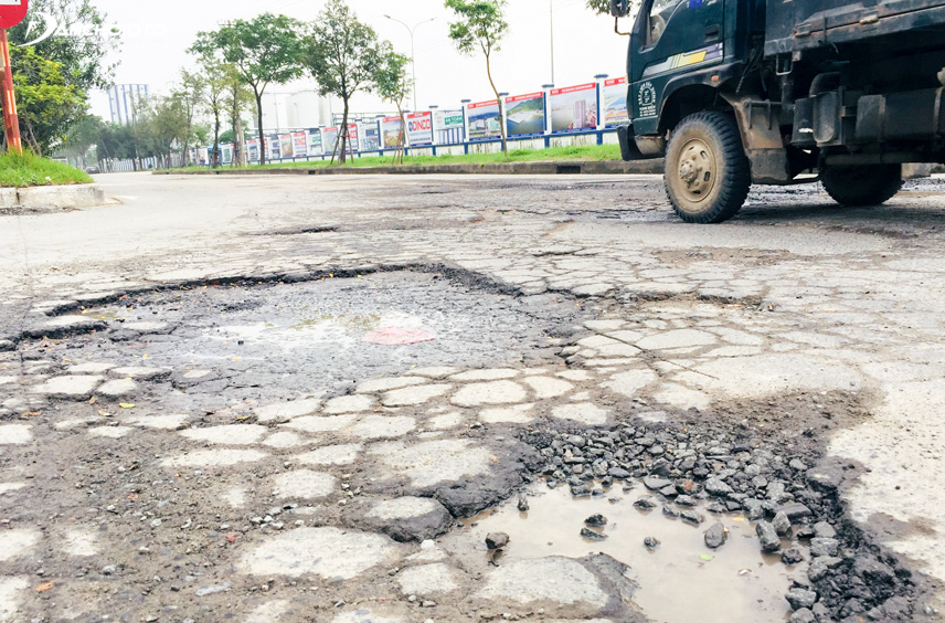 Cần có kỹ năng xử lý tình huống tốt đảm bảo an toàn khi tránh ổ gà