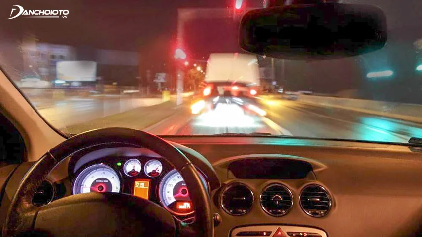 Để đảm bảo an toàn cho bản thân, những người sở hữu xe nên kiểm tra hệ thống đèn chiếu sáng xe