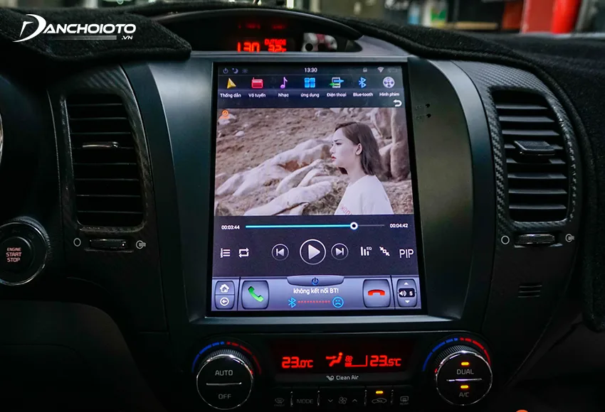 Hiện nay, hệ thống loa ô tô chủ yếu phát âm thanh từ màn hình giải trí xe