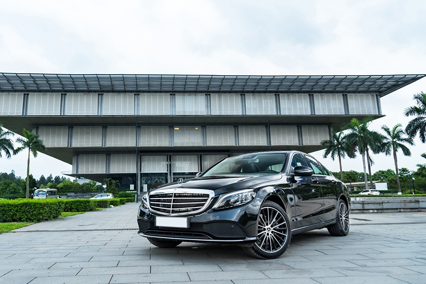 Mercedes C250 Exclusive được chào giá với tầm 1,7 tỷ đồng