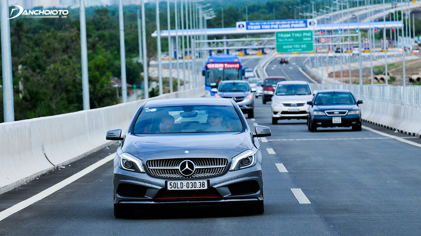 Phanh dưới ngưỡng tối đa thường áp dụng khi lưu thông trên đường cao tốc
