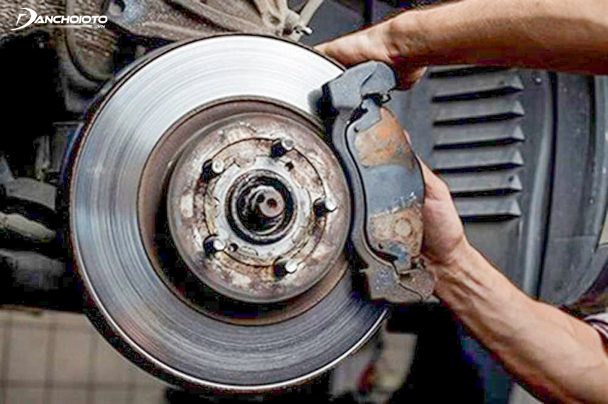 Phanh xe nhẹ nhàng để lưu thông tốt hơn