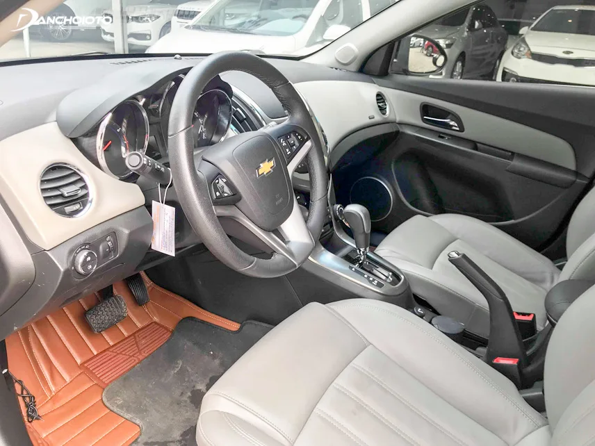 Chevrolet Cruze LTZ 2015 với khoang lái rộng