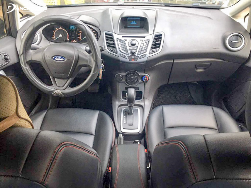 Bảng điều khiển xe Ford Fiesta 2014