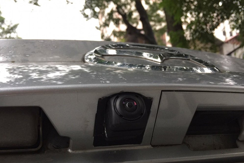 Camera lùi lắp đuôi xe ô tô