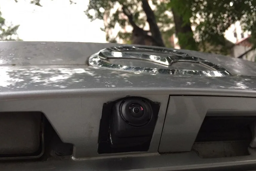 Camera lùi lắp đuôi xe ô tô
