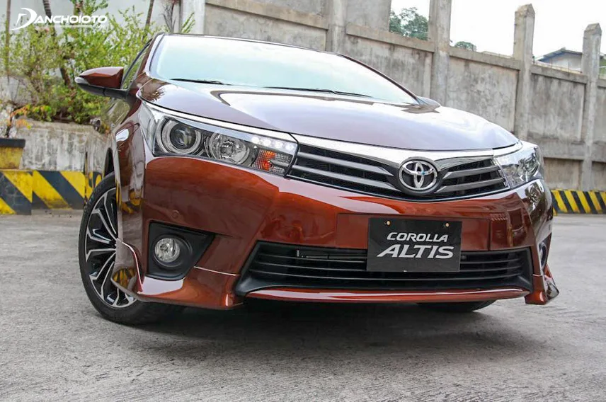Ngoại thất Toyota Altis 2017 được đánh giá cao với vẻ sang trọng, cá tính