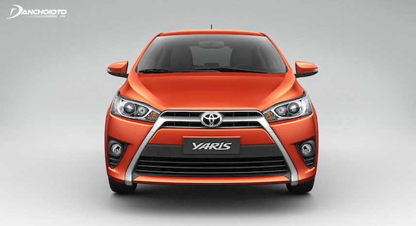 Xe Toyota Yaris G với viền lưới tản nhiệt mạ crom sáng