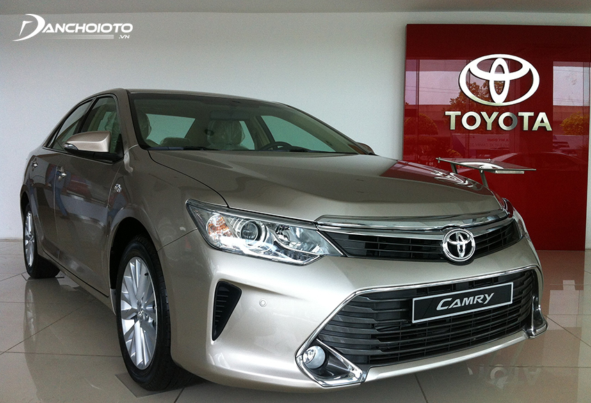 Xe Toyota Camry 2015