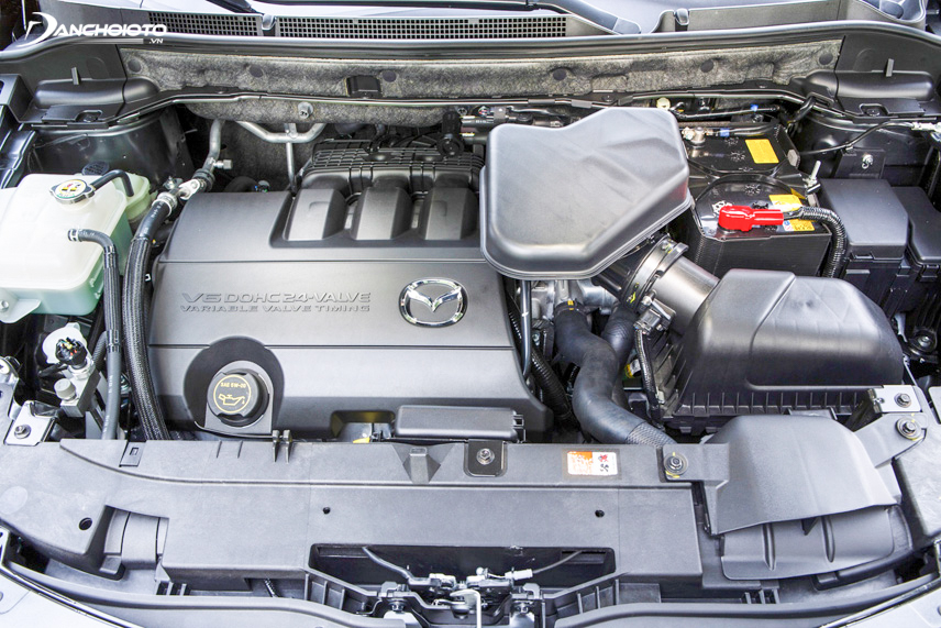 Mazda CX-9 được đánh giá cao ở khả năng vận hành mạnh mẽ và thú vị