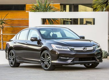 Đánh giá Honda Accord 2016 cũ: Tiện ích nhiều, lái không nhạt!