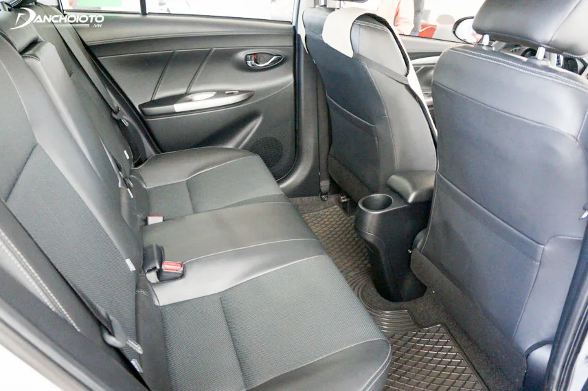 Không gian nội thất của Toyota Vios rộng rãi và sang trọng hơn so với i10