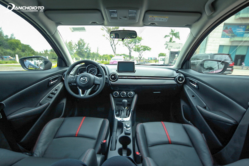 Mazda2 được trang bị nội thất mang đậm phong cách hiện đại và thời trang
