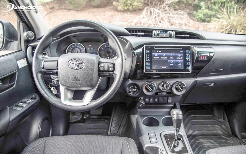 Nhiều tùy chọn trang bị về tính năng giải trí được Toyota áp dụng cho mẫu xe Hilux 2018