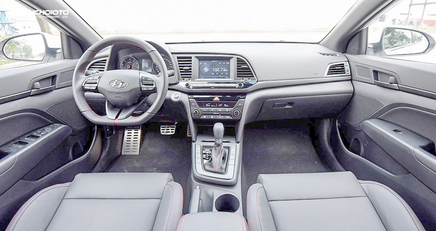 Nội thất của Hyundai Elantra Sport