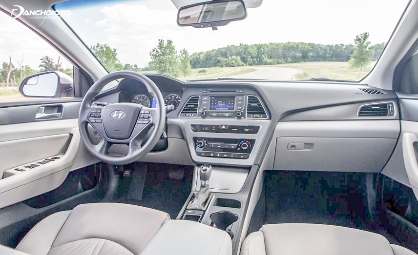 Nội thất xe Sonata 2015 có ưu điểm sang trọng, hiện đại