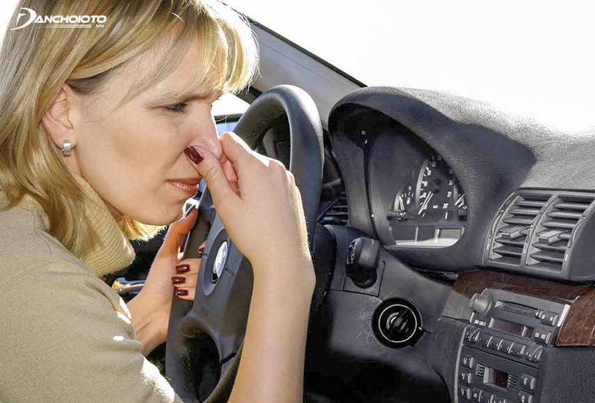 Car smell will make users feel uncomfortable
