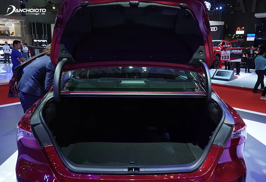 Khoang hành lý Toyota Camry rộng rãi