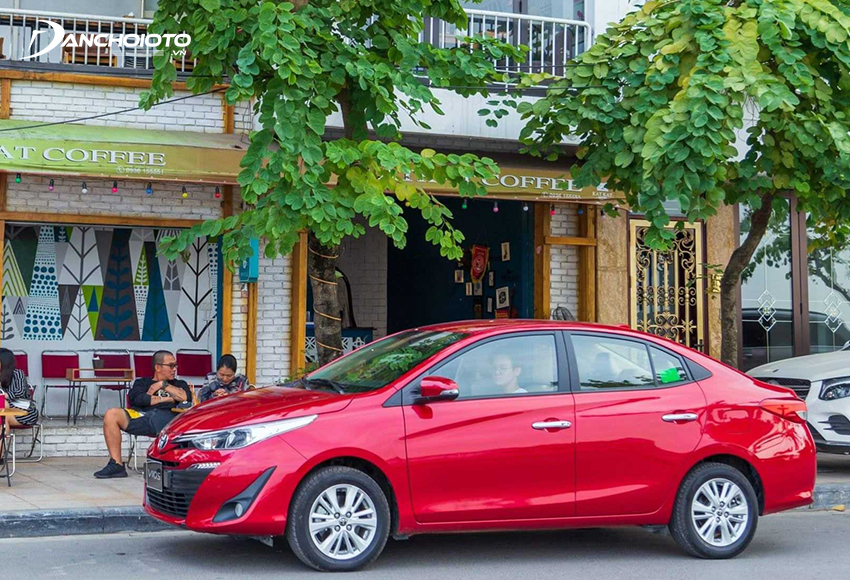 Ở dải tốc dưới 70 - 80 km/h, Toyota Vios đạt khả năng tăng tốc khá ổn khi đi phố, cho cảm giác linh hoạt, thoải mái