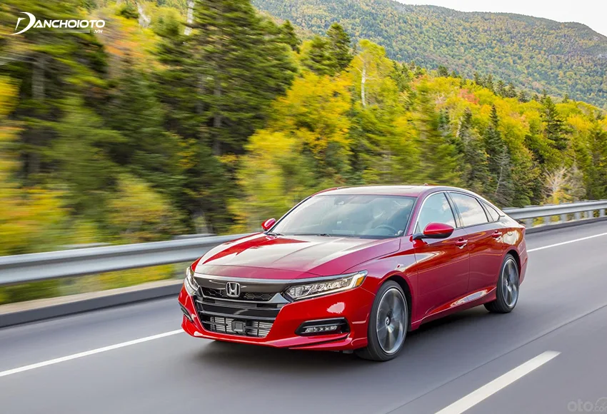 So sánh Camry và Accord, giá xe Accrod khá cao
