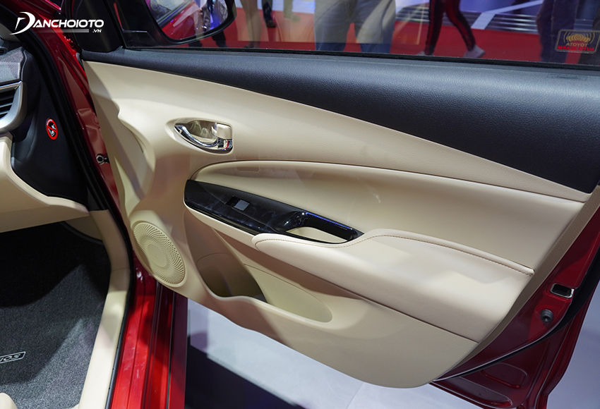 Tappi cửa Toyota Vios cũng sử dụng chất lượng nhựa giả da