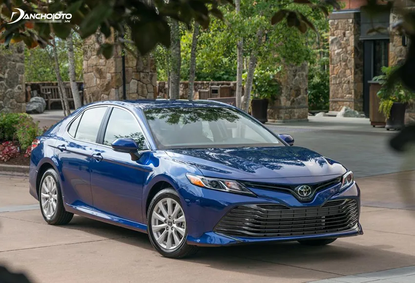 Toyota Camry 2020 sở hữu thiết kế sang trọng, bề thế, mới mẻ