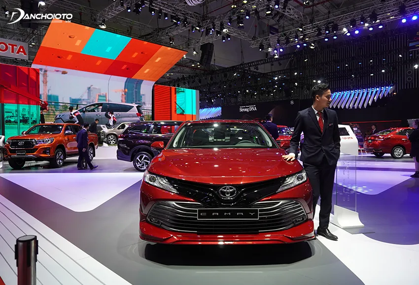 Toyota Camry 2020 sử nền tảng mới, dài hơn và trọng tâm thấp hơn