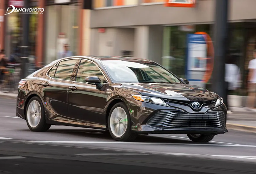 Toyota Camry êm hơn, vững hơn, ổn định hơn