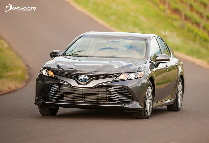 Toyota Camry mới có tầm nhìn từ vị trí ghế lái rất thông thoáng, có khả năng bao quát tốt