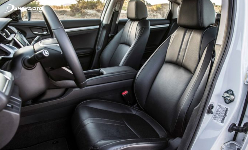 Nội thất Honda Civic 2016 cũ rộng rãi, thoáng đãng và cá tính