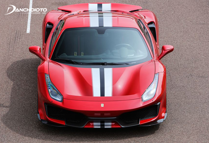 Bộ tản nhiệt trước Ferrari 488 được thiết kế chia đôi nhằm giúp tăng khả năng làm mát bên trong
