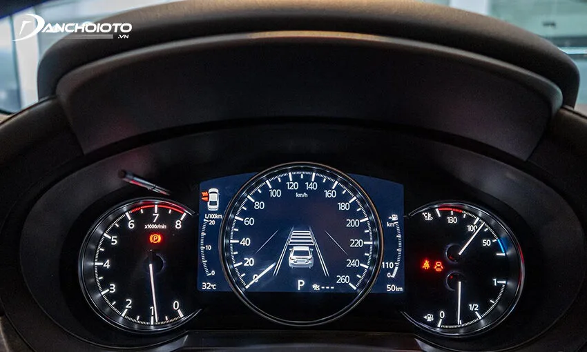 Cụm đồng hồ Mazda CX-5 2020 hiện đại hơn với màn hình hiển thị đa thông tin 7 inch ở giữa