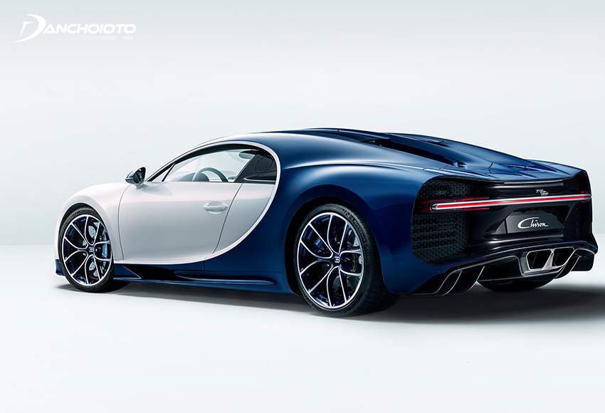 Đuôi xe Bugatti Chiron thu hút với những đường cong mềm mại