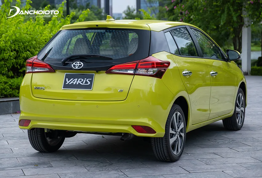Đuôi xe Toyota Yaris 2020 - 2021 tiếp tục duy trì thiết kế từ đời trước