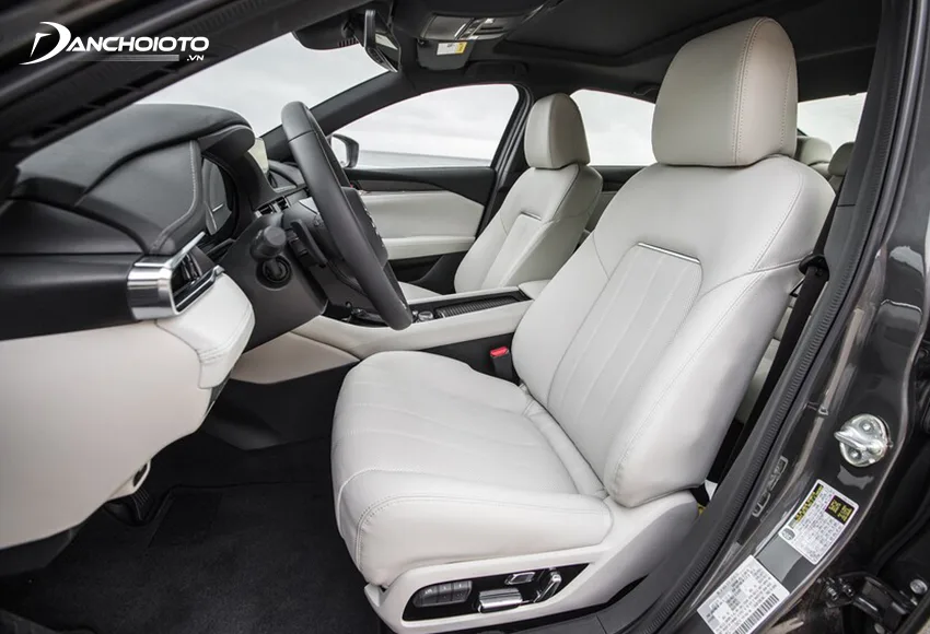 Hàng ghế trước Mazda 6 2020 thiết kế phong cách thể thao, có chỉnh điện và làm mát