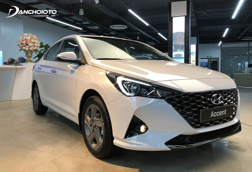 Giá xe Hyundai Accent thấp hơn nhưng hệ thống trang bị công nghệ không thua kém Mazda 2