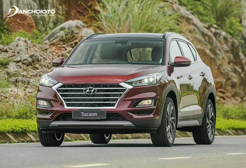 Hyundai Tucson có giá thấp hơn, sở hữu kiểu dáng ưa nhìn, có thêm phiên bản máy dầu Diesel để tham khảo