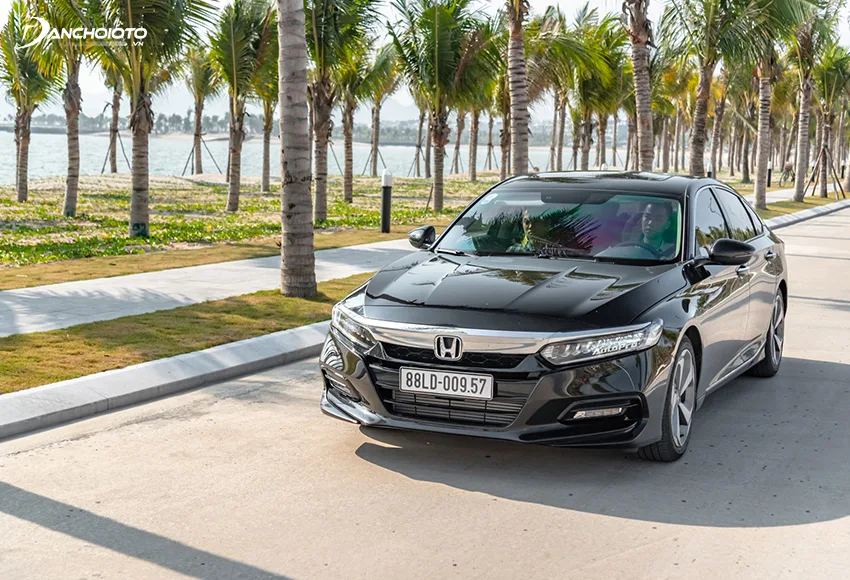Khả năng cách âm Honda Accord từ mặt đường, khoang động cơ và môi trường rất tốt