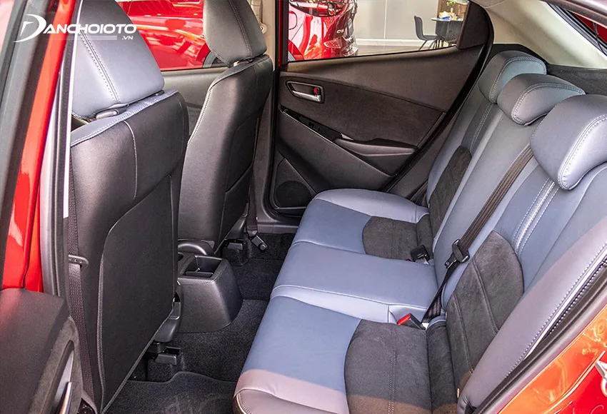 Đổi màu nội thất xe Mazda 2: Kinh nghiệm, bảng giá 2022