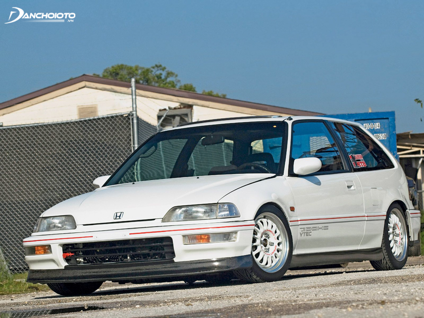 Năm 1989, hãng Honda khiến cả thế giới “chao đảo” khi trình làng phiên bản Honda Civic SiR sử dụng động cơ DOHC VTEC