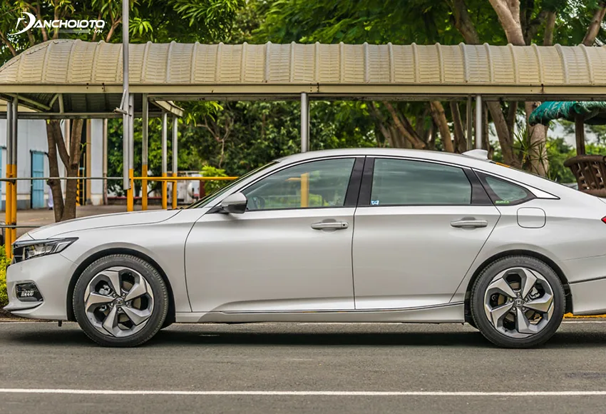 Thân xe Honda Accord 2020 đem đến cảm giác mới mẻ, trẻ trung khi thiết kế theo phong cách Coupe