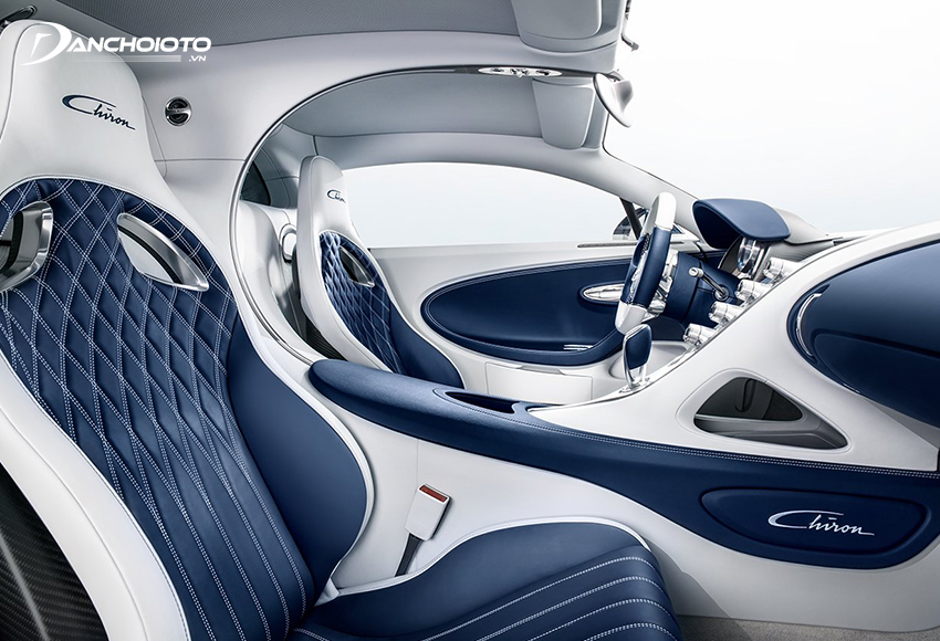 Theo các đánh giá xe Bugatti Chiron, mẫu siêu xe Ý sở hữu không gian nội thất rất ấn tượng