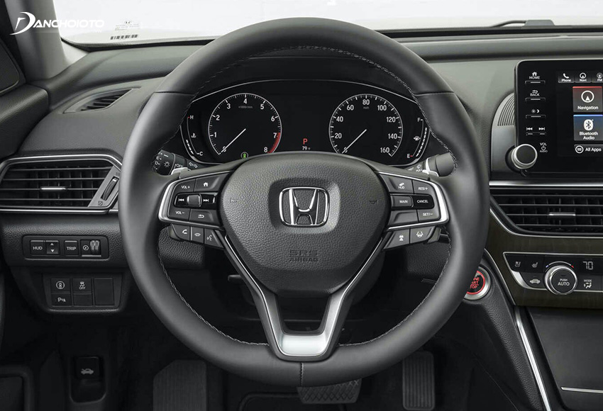 Vô lăng Honda Accord 2020 được đổi mới thiết kế thanh thoát và tinh tế hơn