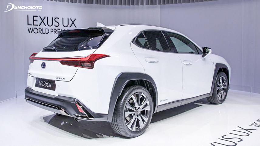Cận cảnh đuôi xe Lexus UX 2019