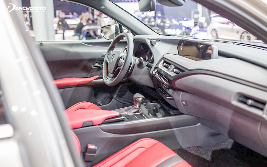 Khoang lái cực kỳ sang trọng  và đẳng cấp của Lexus UX 2019