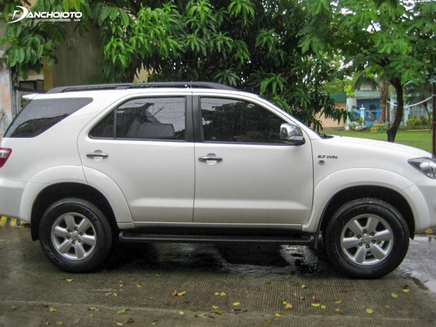 Ngoại thất Fortuner 2009 tuy không quá bắt mắt nhưng cũng khá bền dáng