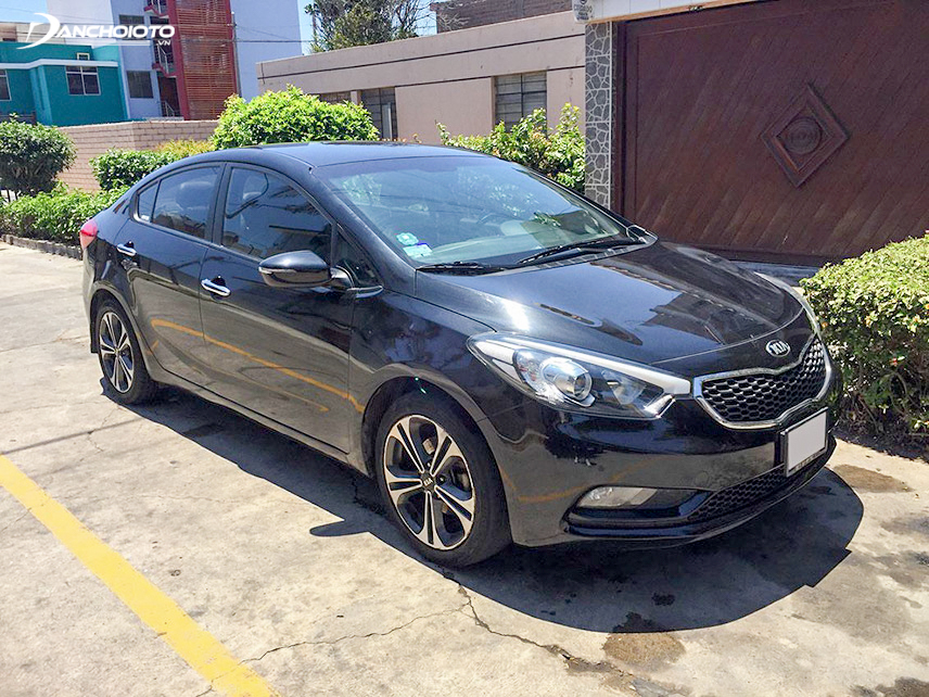 Ngoại thất thất Kia Cerato 2014 cũ được thiết kế theo phong cách trẻ trung và hiện đại