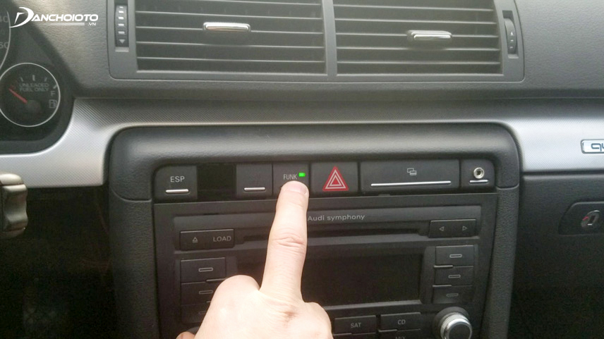 Nút bấm Funk có chức năng để tắt radio trên