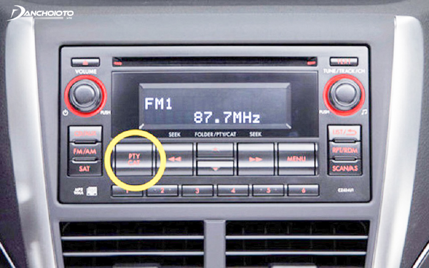 Nút bấm PTY/CAT trên xe Subaru là viết tắt của cụm từ Program Type và Category